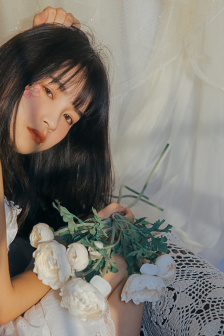 美女抓奶抖胸视频